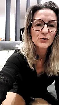 dancing sexy doll online show from October 24, 2025, 7:43 pm