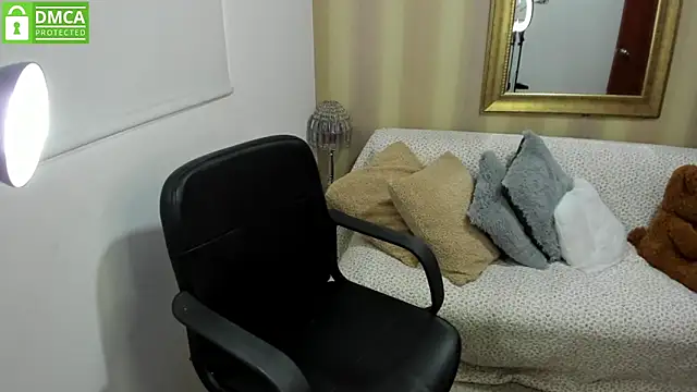 NicolettColin online show from September 30, 2025, 6:24 pm