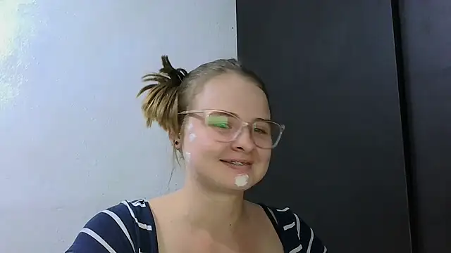 HellenMiyer1111 online show from April 1, 2026, 2:23 am