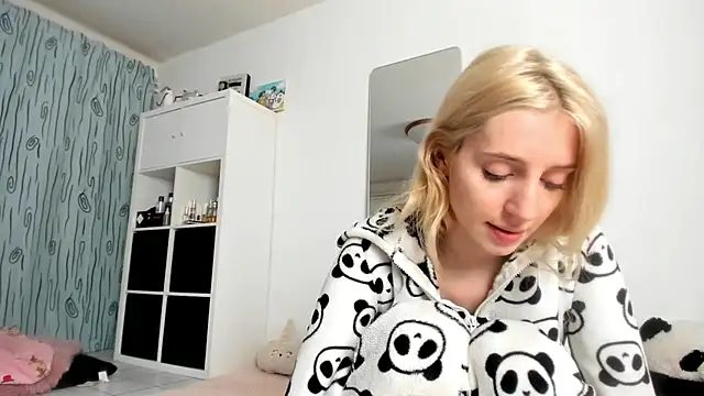 KenzieDawton online show from October 9, 2025, 6:11 am