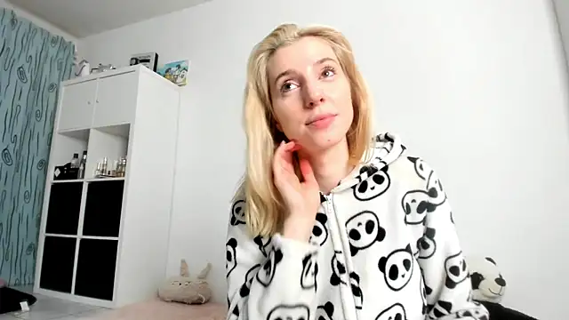 KenzieDawton online show from October 12, 2025, 6:34 am