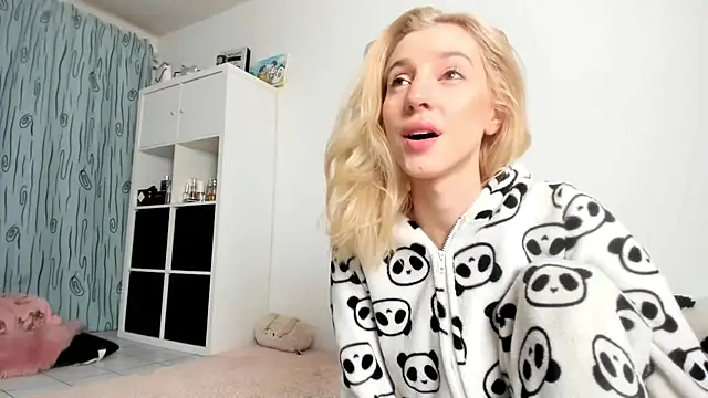 KenzieDawton online show from November 2, 2025, 4:37 am