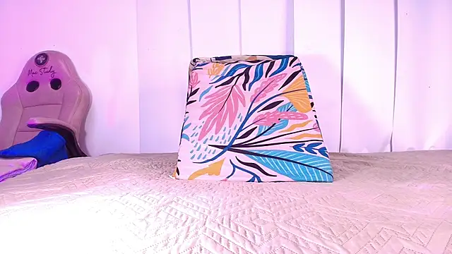 raven lilith  online show from October 26, 2025, 3:12 am