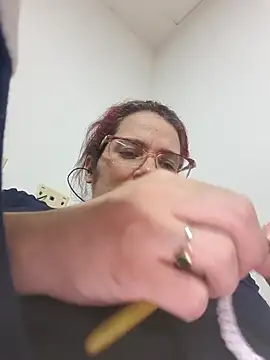 karlythothxh online show from March 28, 2026, 3:22 pm