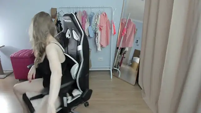 sexxy potatoes online show from November 5, 2025, 2:06 pm