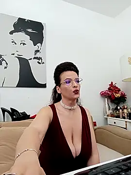 Snapshot of RebeccaNoble chatting on May 8, 2026, 9:20 pm RebeccaNoble online show from May 8, 2026, 9:20 pm
