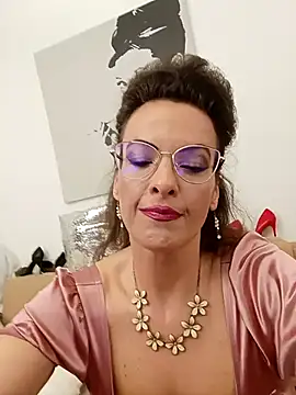 Snapshot of RebeccaNoble chatting on May 9, 2026, 5:40 pm RebeccaNoble online show from May 9, 2026, 5:40 pm