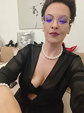Snapshot of RebeccaNoble chatting on May 20, 2026, 9:54 pm RebeccaNoble online show from May 20, 2026, 9:54 pm