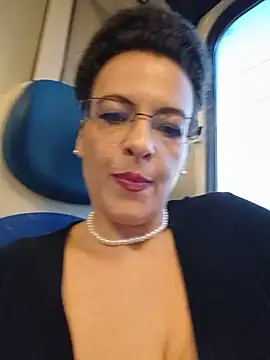 Snapshot of RebeccaNoble chatting on May 29, 2026, 2:20 am RebeccaNoble online show from May 29, 2026, 2:20 am