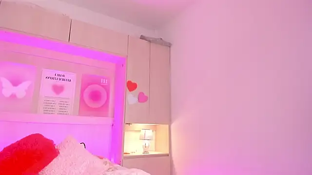 SophiaaStone online show from March 4, 2025, 11:40 am