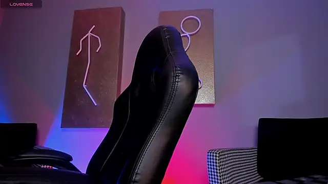 LindseyCox online show from October 17, 2025, 4:15 am