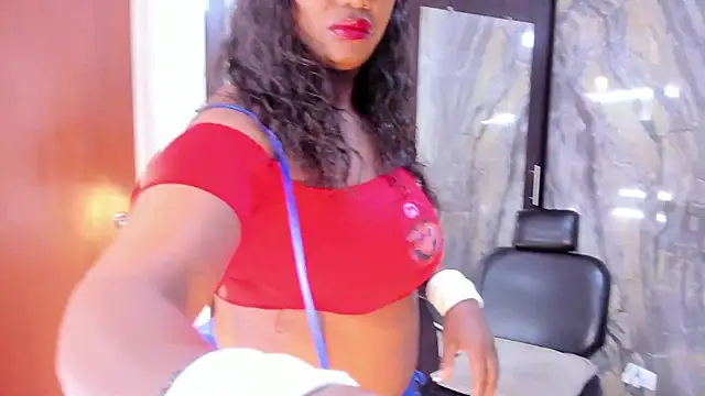 Snapshot of LauraSaenz01 chatting on November 1, 2025, 3:30 am LauraSaenz01 online show from November 1, 2025, 3:30 am