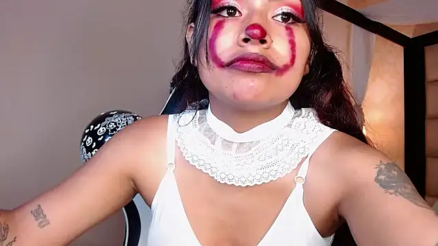 ChantalPetit online show from October 30, 2025, 5:02 pm