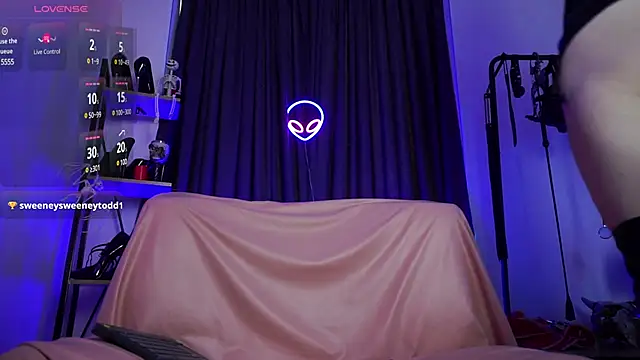 CyberXGoddess online show from December 6, 2024, 6:04 am