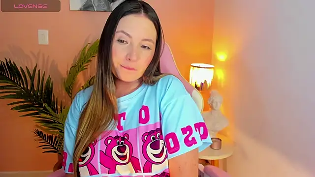 Snapshot of HannaMiller_1 chatting on June 20, 2026, 6:27 am HannaMiller 1 online show from June 20, 2026, 6:27 am