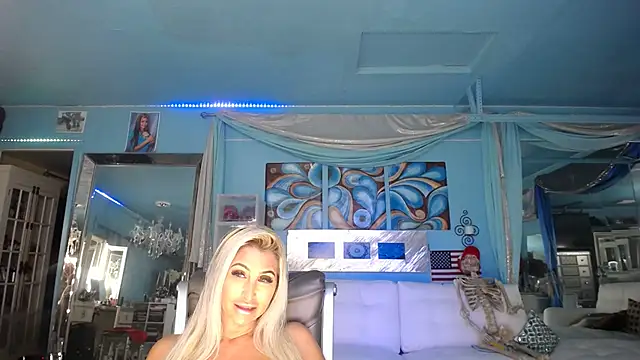 ADRIANNA FOX online show from January 29, 2025, 6:12 am