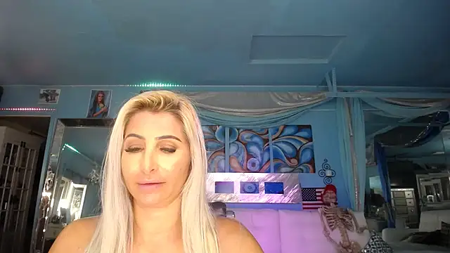ADRIANNA FOX online show from January 31, 2025, 4:03 am