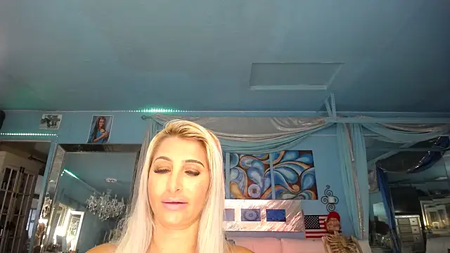 ADRIANNA FOX online show from January 31, 2025, 10:42 pm