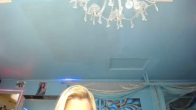 ADRIANNA FOX online show from February 4, 2025, 7:00 pm