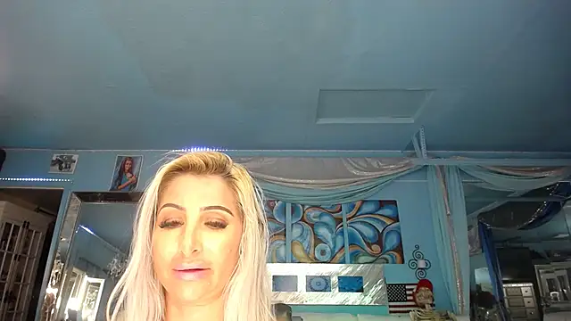 ADRIANNA FOX online show from February 5, 2025, 1:37 am