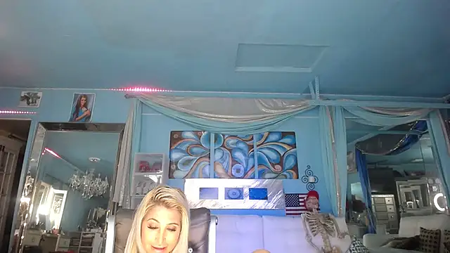 ADRIANNA FOX online show from February 8, 2025, 6:43 am