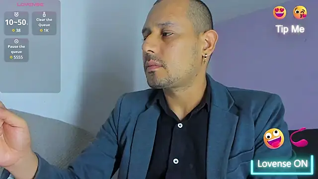 jhonyalzate2 online show from December 7, 2024, 1:58 am