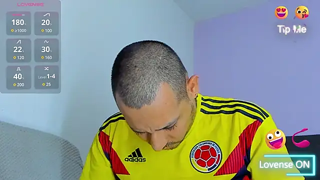 jhonyalzate2 online show from December 9, 2024, 1:18 am