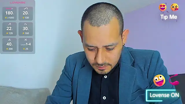 jhonyalzate2 online show from December 13, 2024, 2:21 am