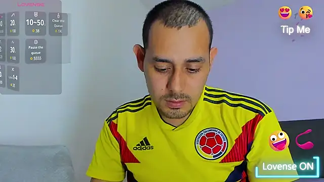 jhonyalzate2 online show from January 13, 2025, 1:23 am