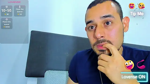 jhonyalzate2 online show from March 14, 2025, 4:43 am