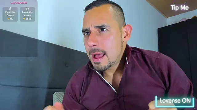 jhonyalzate2 online show from September 14, 2025, 12:10 am