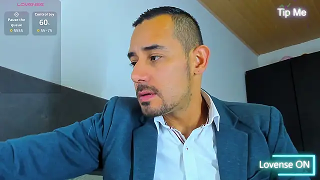 jhonyalzate2 online show from October 12, 2025, 11:26 pm