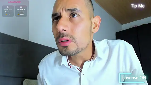 jhonyalzate2 online show from October 16, 2025, 2:23 am