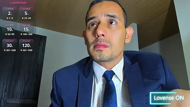 jhonyalzate2 online show from October 28, 2025, 2:48 am