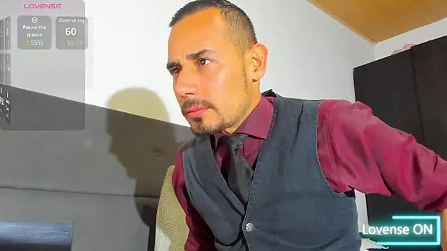 jhonyalzate2 online show from January 8, 2026, 3:53 am