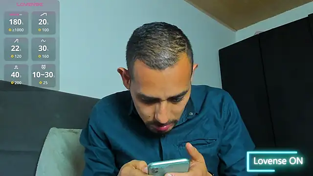 jhonyalzate2 online show from February 24, 2026, 3:26 am