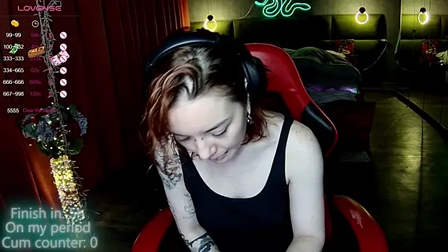 MaxPhoenixx online show from October 5, 2025, 7:12 pm