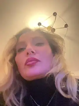 Snapshot of AngelOxy chatting on December 12, 2024, 9:48 pm AngelOxy online show from December 12, 2024, 9:48 pm