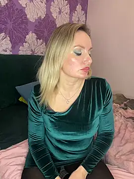 Snapshot of AngelOxy chatting on December 29, 2024, 7:11 pm AngelOxy online show from December 29, 2024, 7:11 pm