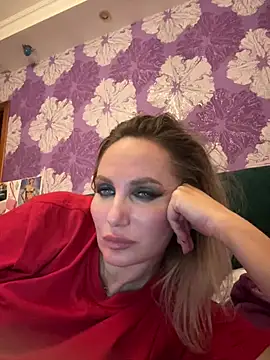 Snapshot of AngelOxy chatting on January 3, 2025, 9:36 pm AngelOxy online show from January 3, 2025, 9:36 pm