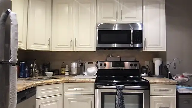 BigGuyMuscle online show from April 7, 2026, 10:42 pm