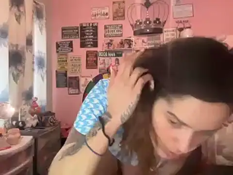 latinacubana online show from January 1, 2025, 7:21 pm