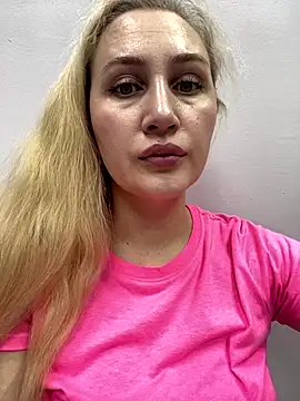 Snapshot of YourBlondee chatting on December 2, 2024, 3:26 am YourBlondee online show from December 2, 2024, 3:26 am