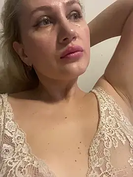 Snapshot of YourBlondee chatting on December 16, 2024, 2:57 am YourBlondee online show from December 16, 2024, 2:57 am