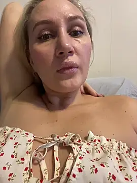 Snapshot of YourBlondee chatting on December 17, 2024, 3:06 am YourBlondee online show from December 17, 2024, 3:06 am