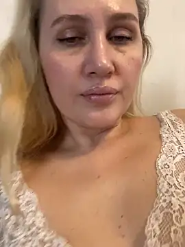 Snapshot of YourBlondee chatting on December 27, 2024, 6:03 am YourBlondee online show from December 27, 2024, 6:03 am