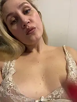 Snapshot of YourBlondee chatting on January 15, 2025, 3:11 am YourBlondee online show from January 15, 2025, 3:11 am