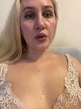 Snapshot of YourBlondee chatting on January 22, 2025, 4:23 am YourBlondee online show from January 22, 2025, 4:23 am