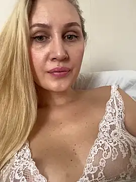 Snapshot of YourBlondee chatting on February 12, 2025, 5:58 am YourBlondee online show from February 12, 2025, 5:58 am