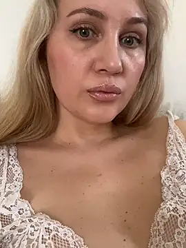 Snapshot of YourBlondee chatting on March 20, 2025, 3:02 am YourBlondee online show from March 20, 2025, 3:02 am